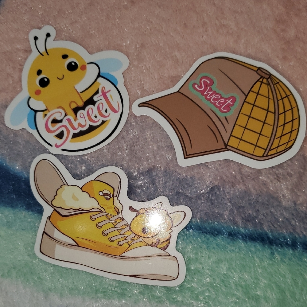 🌈FREE W/BUNDLE🌈 Set Of 3 Bee Shoe Sweet Hat Stickers